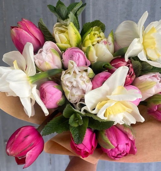 Local Weekly Specialty Bouquet Subscription: 6-Week Spring Session